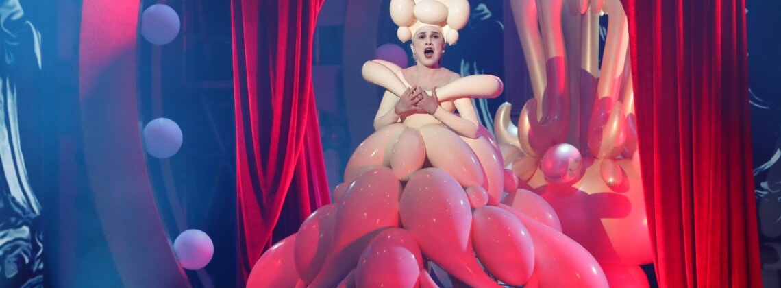 Опера и латекс совместимы. Фото - Вадим Шульц