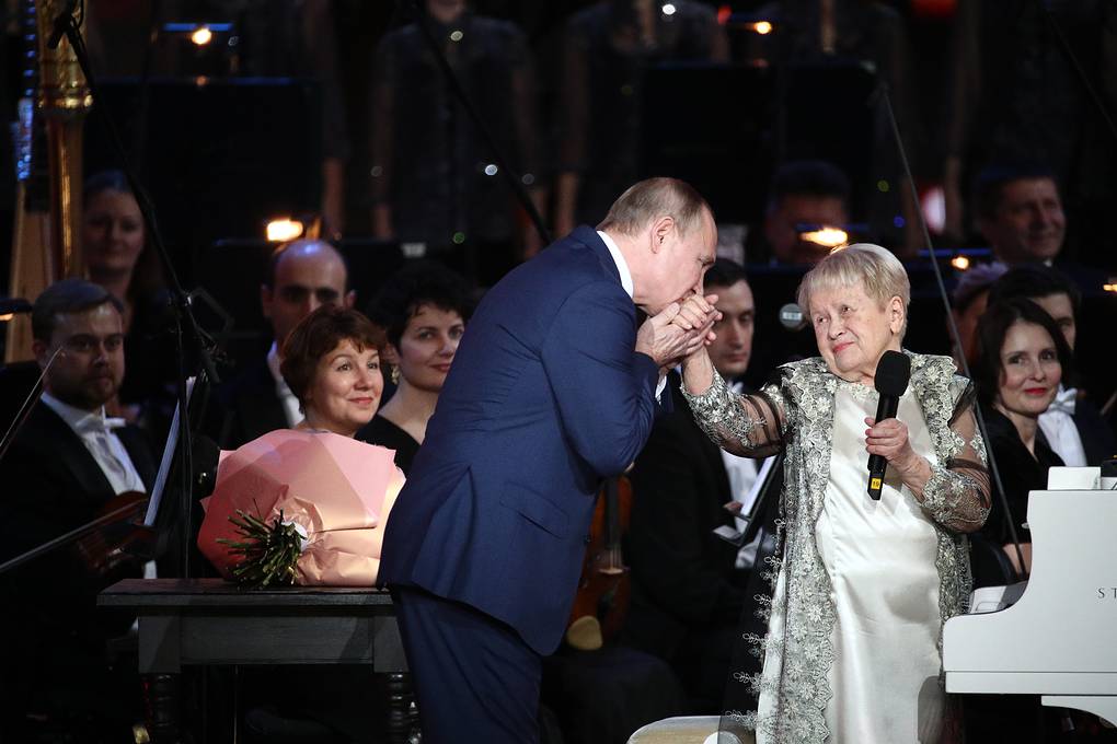 Александра Пахмутова отметила юбилей