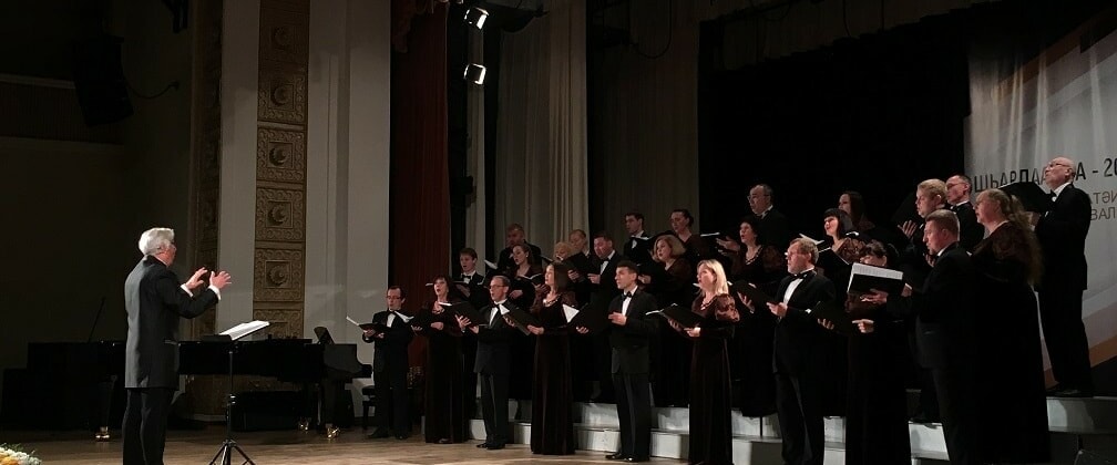 Прославленный коллектив Пермской филармонии - Уральский государственный камерный хор - дал три концерта в Абхазии.