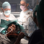 Операция на мозге под звуки скрипки. Фото - Guardian News / youtube.com