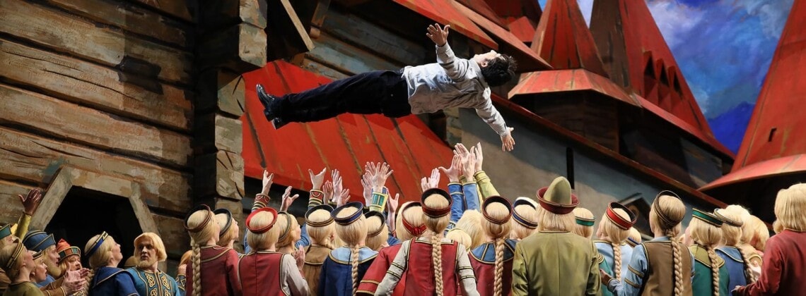 Сцена из оперы Римского-Корсакова "Садко" в постановке Дмитрия Чернякова (Большой театр). Сцена из спектакля. Садко – Нажмиддин Мавлянов. Фото - Дамир Юсупов