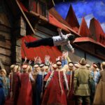 Сцена из оперы Римского-Корсакова "Садко" в постановке Дмитрия Чернякова (Большой театр). Сцена из спектакля. Садко – Нажмиддин Мавлянов. Фото - Дамир Юсупов