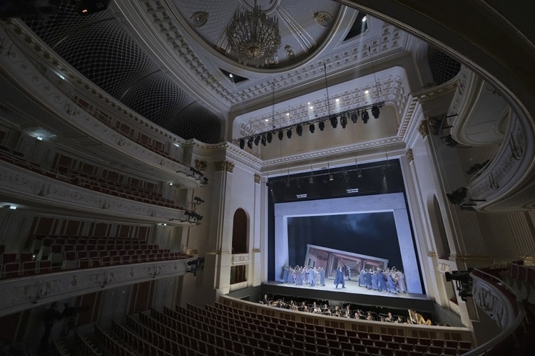 Берлинская Staatsoper, 12 марта, во время прямой трансляции оперы «Кармен», прошедшей при пустом зале © Peter Adamik