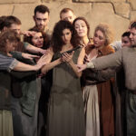 Сцена из оперы Перселла "Дидона и Эней" в постановке Венсана Югэ