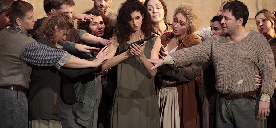 Сцена из оперы Перселла "Дидона и Эней" в постановке Венсана Югэ