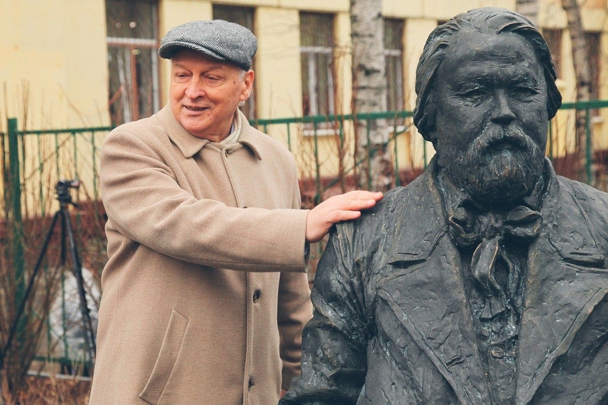 Валерий Ворона, ректор ГМПИ им. М.М.Ипполитова-Иванова, на открытии памятника отцу-основателю института Валерий Ворона, ректор ГМПИ им. М.М.Ипполитова-Иванова, на открытии памятника отцу-основателю института