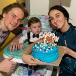 Эрика Микиртичева, Денис Дмитриев и их сын Августин отмечают его первый день рождения. Фото - Карина Житкова