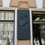 Страстной бульвар, дом №5. Надпись на мемориальной доске: «В этом доме в 1905-1917 годах жил и работал великий русский композитор Сергей Васильевич Рахманинов». © 2019, Яна Мельникова / 2ГИС