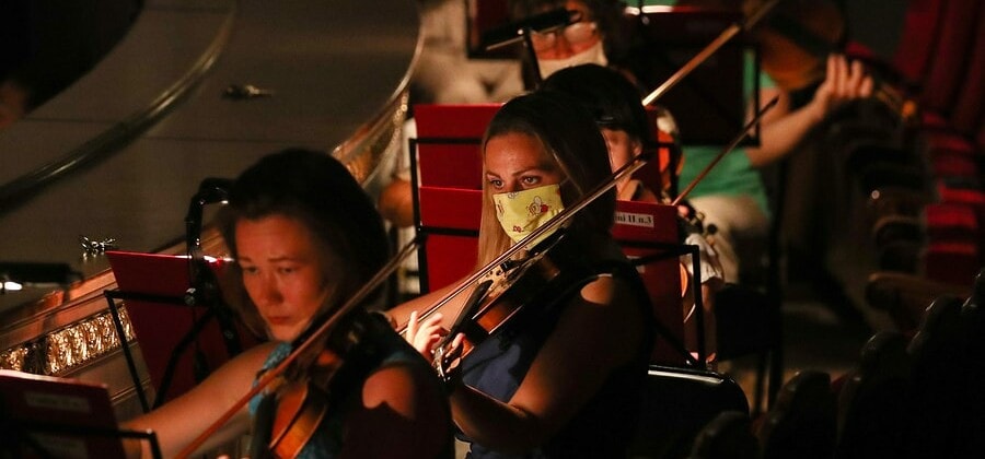 Музыканты сомневаются в возможности социального дистанцирования на сцене и не готовы носить маски. Фото - Наталья Федосеенко