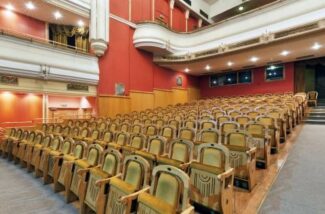 Зал театра "Новая опера" Зал театра "Новая опера"