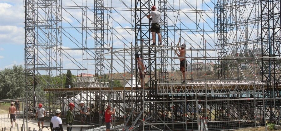 В Херсонесе начался монтаж сцены для IV ежегодного оперного фестиваля