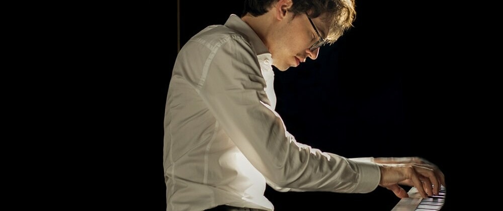 Люка Дебарг. Фото: пресс-служба Московской филармонии