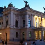Цюрихская опера посадит оркестрантов в километре от зрителей