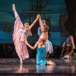 Сцена из балета "Корсар" в постановке Морихиро Ивата