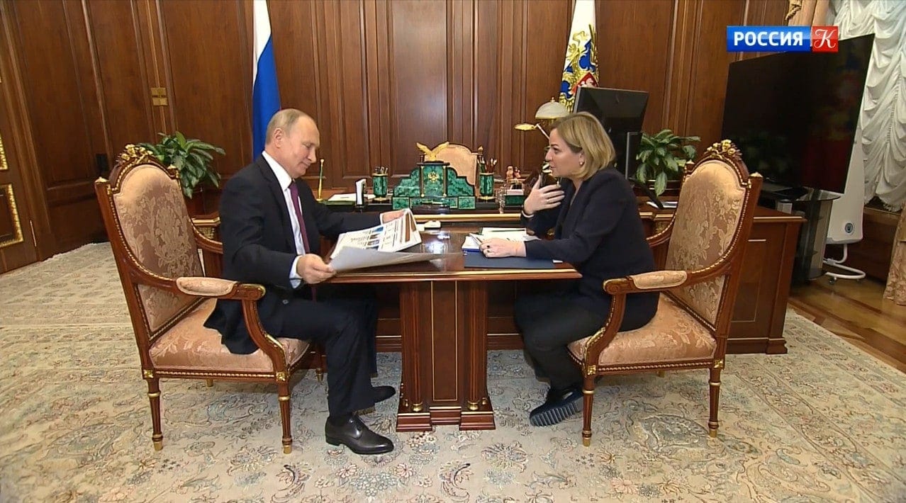 ولادیمیر پوتین با وزیر فرهنگ اولگا لیوبیمووا دیدار کرد