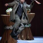 Сцена из оперы Вебера "Вольный стрелок" в постановке Дмитрия Чернякова. Кайл Кетельсен (Каспар)