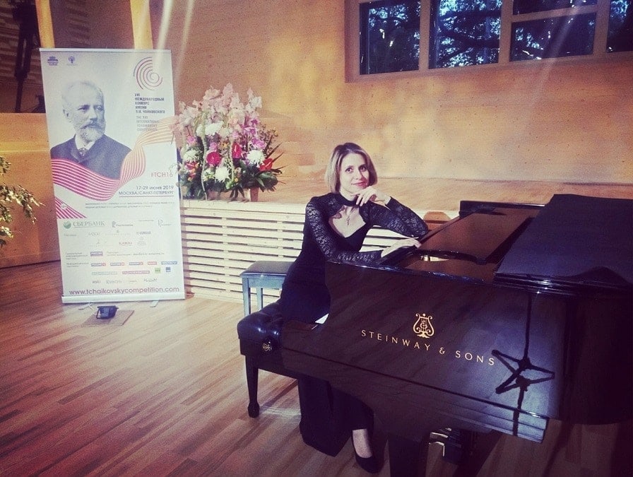 Елена Серова