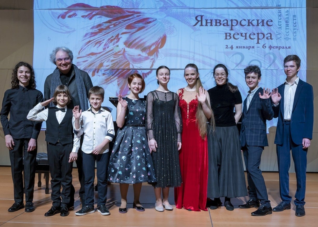 Михаил Хохлов и участники фестиваля "Январские вечера" - 2021