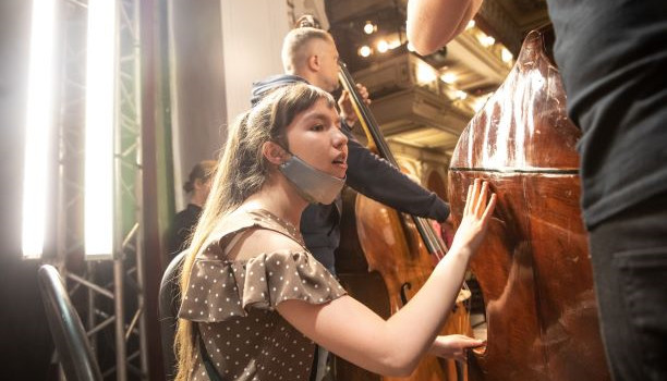 musicAeterna и Фонд поддержки слепоглухих «Со-единение» провели первый в России тактильный концерт. Фото - Александра Муравьева