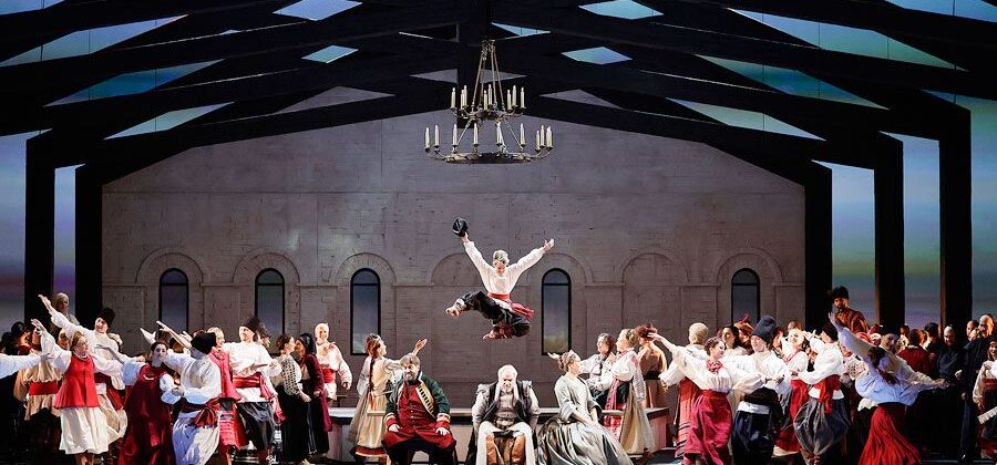 Сцена из оперы Чайковского “Мазепа” в постановке Евгения Писарева. Фото - Дамир Юсупов
