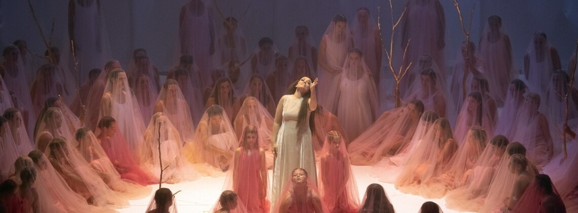 Сцена из оперы Моцарта "Дон Жуан" в постановке Ромео Кастеллуччи. Фото - Рут Вальц