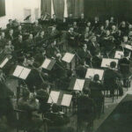 Блокадный оркестр (радио) репетирует в Доме радио почти в полном военном составе