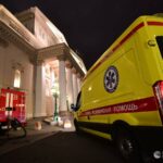 Машина скорой помощи в Большом театре