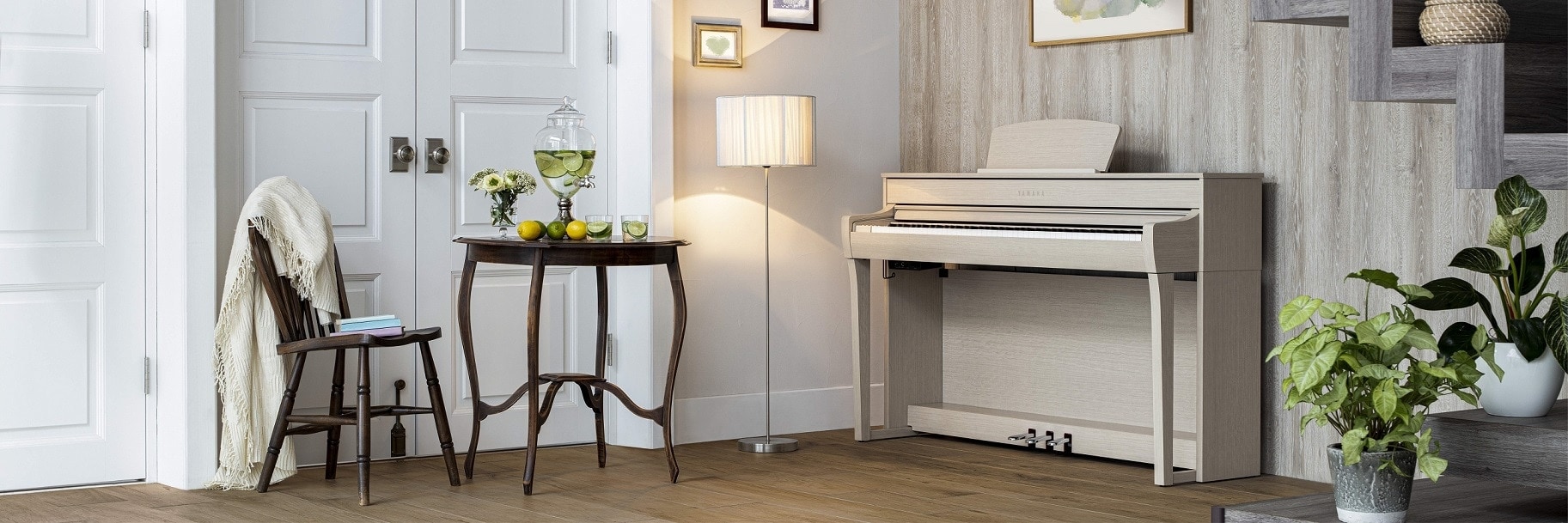 Yamaha Clavinova в интерьере. Цвет белый ясень Yamaha Clavinova в интерьере. Цвет белый ясень