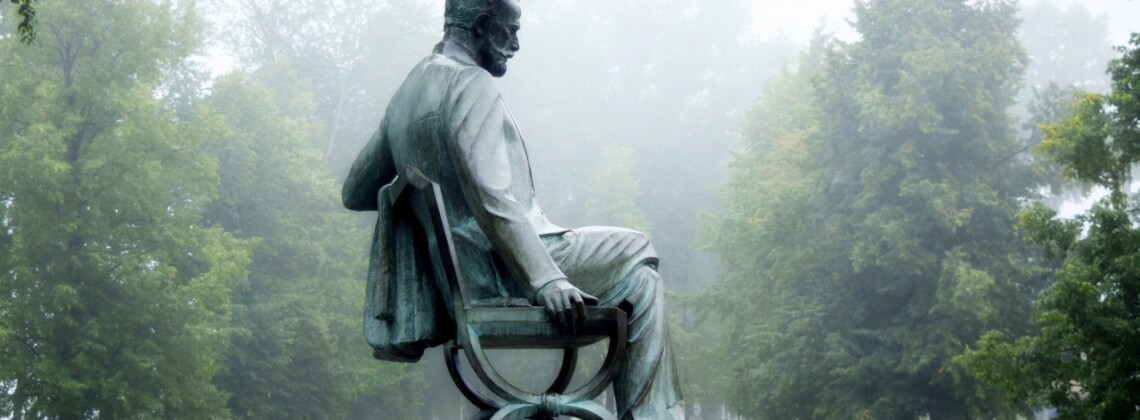 Памятник П. И. Чайковскому в Воткинске работы О. К. Комова