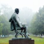 Памятник П. И. Чайковскому в Воткинске работы О. К. Комова