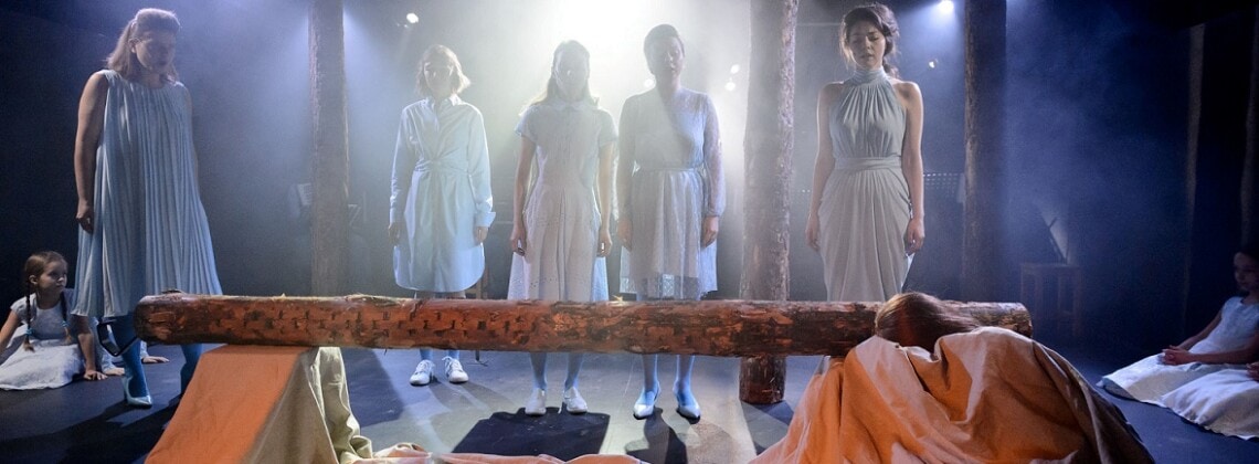 Сцена из оперы Алексея Сюмака «Мороз, Красный нос» (театр "Практика")