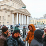 У касс Большого театра разворачивается традиционная драматическая эпопея с покупкой-продажей билетов на "Щелкунчик". Фото - Станислав Красильников