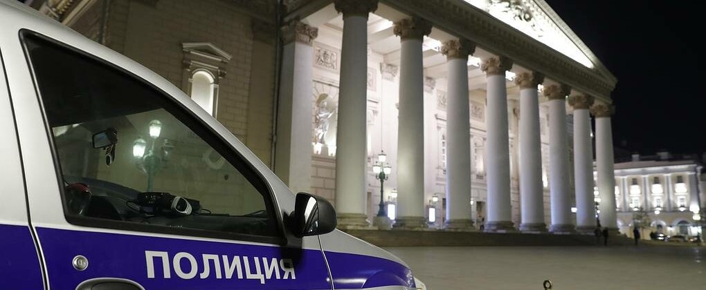Автомобиль полиции возле Большого театра. Фото - Михаил Джапаридзе