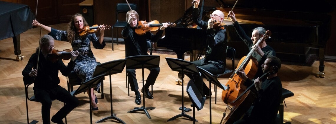 Роман Минц, Ксения Дубровская (скрипки), Андрей Усов, Павел Романенко (альты), Борис Андрианов, Евгений Тонха (виолончели). Фото - Александр Панов