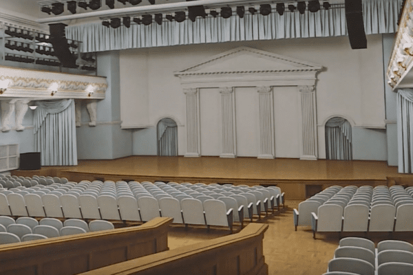Завершены работы по реставрации и оснащению большого зала Оренбургской областной филармонии