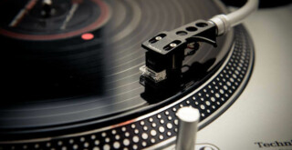Проигрыватель виниловых пластинок