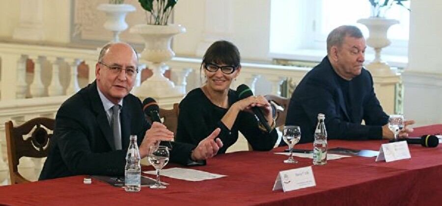 Генеральный директор Метрополитен-опера Питер Гелб, пресс-секретарь БОльшого театра Катерина Новикова, генеральный директор Большого театра Владимир Урин