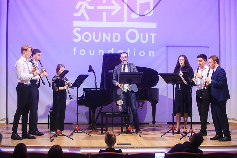 Благотворительный фонд Sound Out проведет мастер-классы для юных исполнителей в Москве