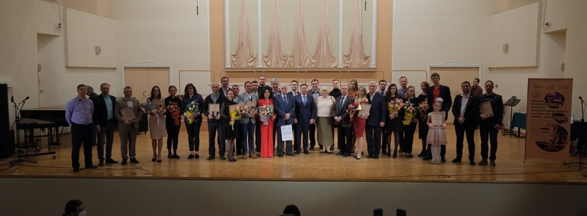 Победители и члены жюри конкурса «Виват, музыкант!»