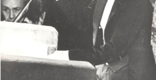 Рудольф Нуриев дирижирует балетом "Щелкунчик" в 1992 году