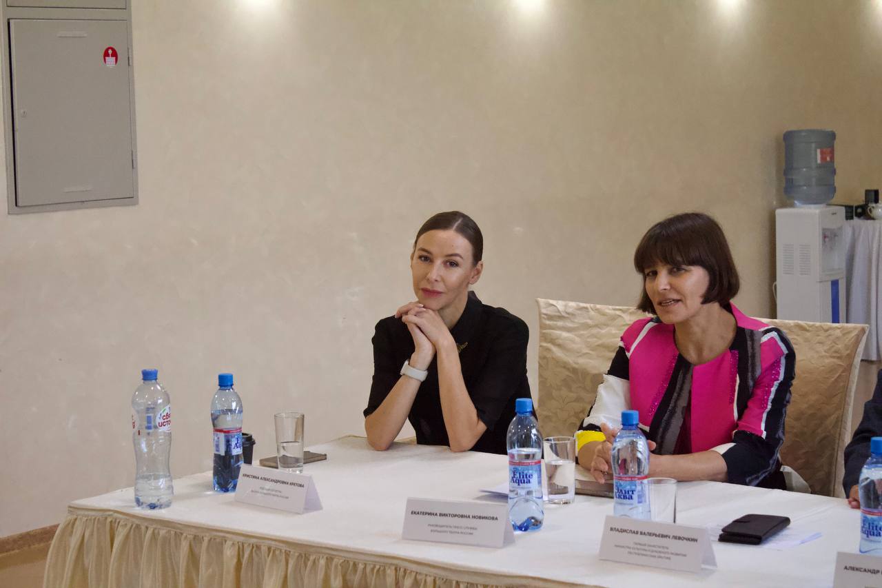 Кристина Кретова и Катерина Новикова на пресс-сонференции