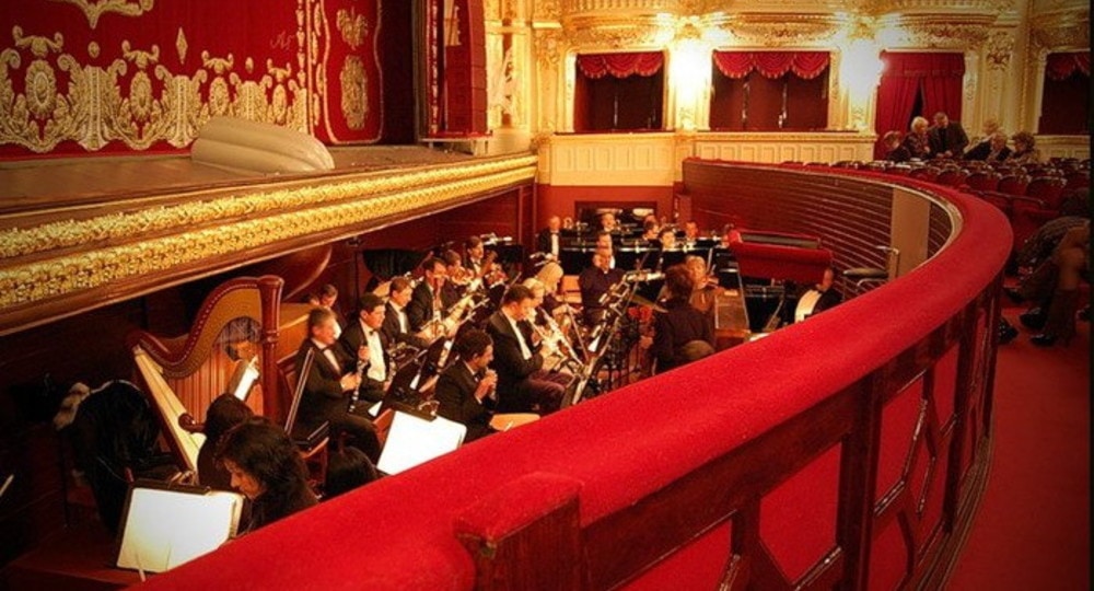 Зрители увидят оперу из оркестровой ямы