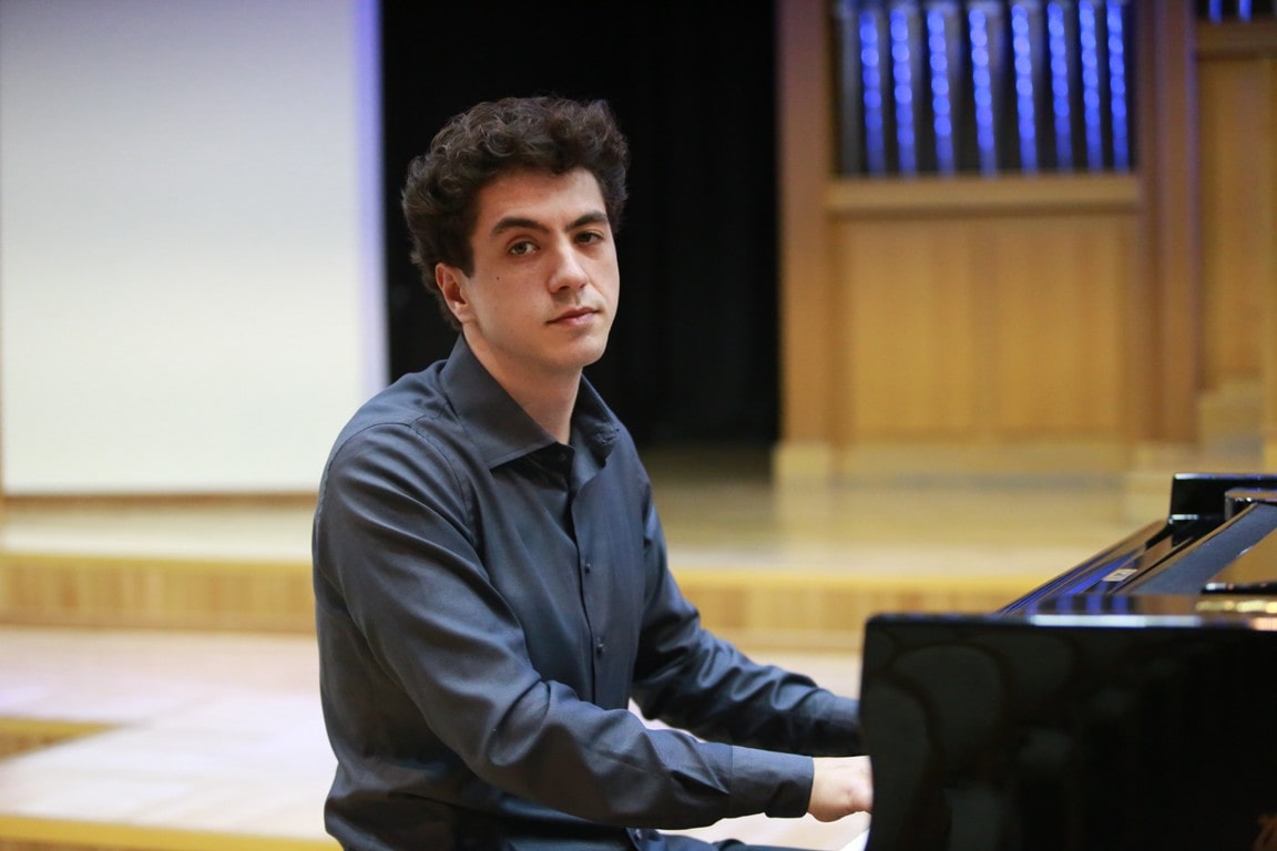 Константин Емельянов
