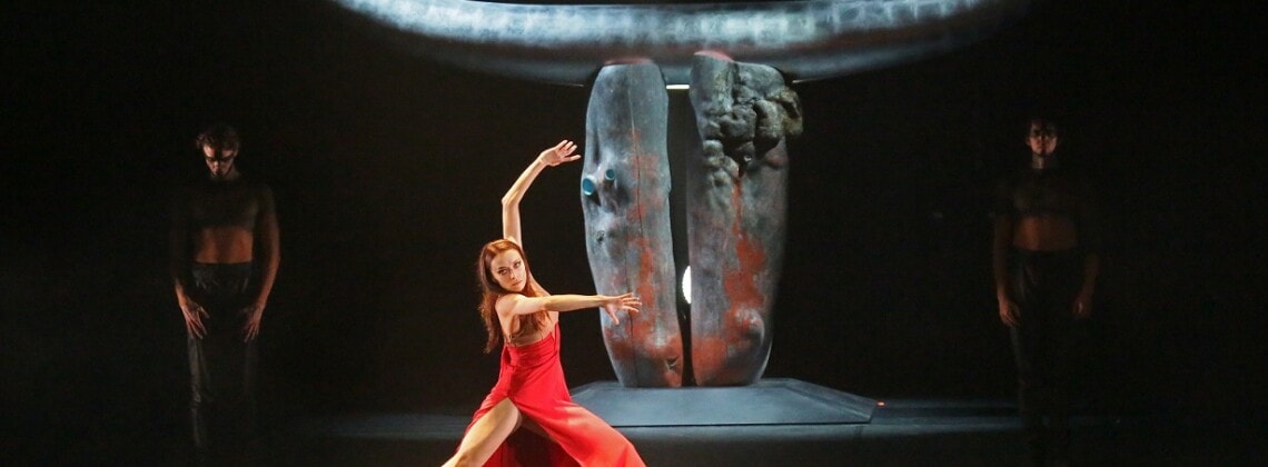 Анна Балукова. Сцена из балета "Минотавр". Фото - Андрей Степанов