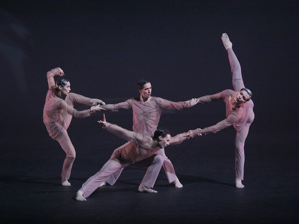 Сцена из балета "Сияние". Фото - Андрей Степанов