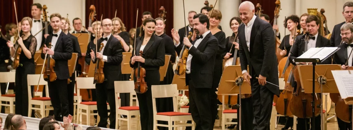 Владимир Спиваков и НФОР в Большом зале Санкт-Петербургской филармонии. Фото - Сергей Тягин