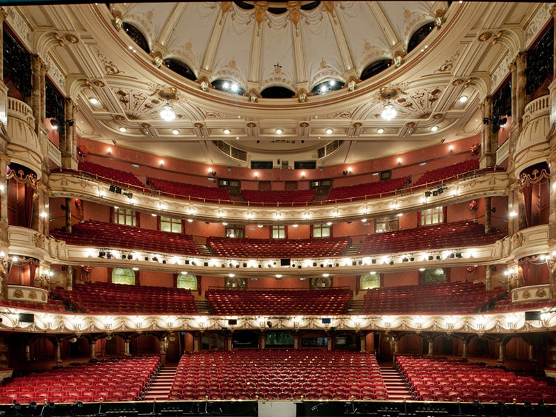 Зал Английской национальной оперы