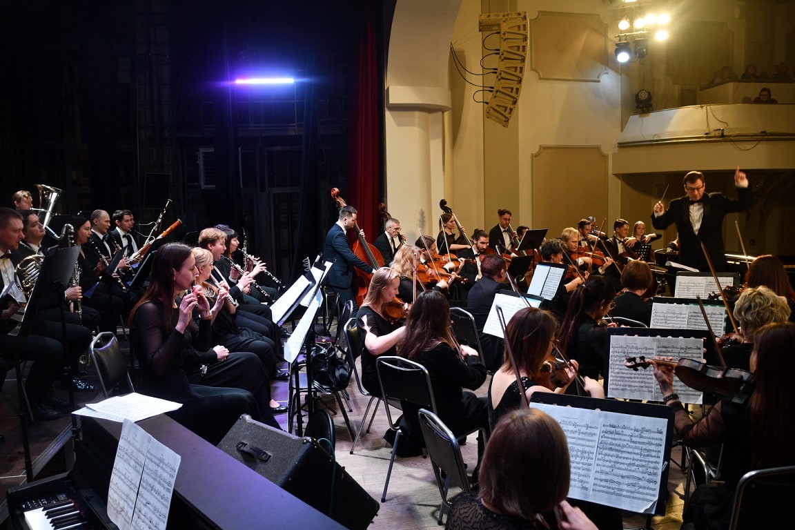 Роман Абрамов и Тульский симфонический оркестр. Фото - Дмитрий Горбунов