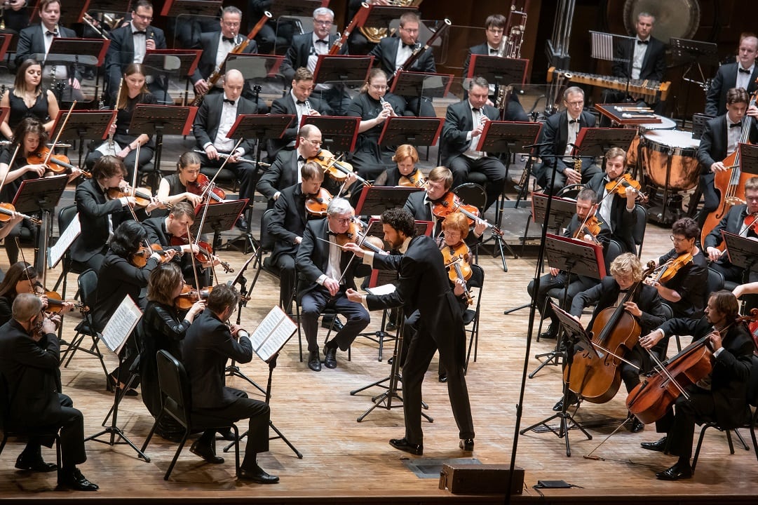 Новосибирский академический симфонический оркестр под управлением Димитриса Ботиниса
