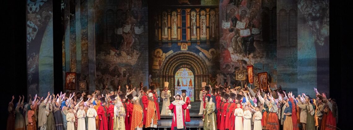 Сцена из оперы Мусоргского "Борис Годунов". Фото - Кирилл Дружинин, Приморская сцена Мариинского театра
